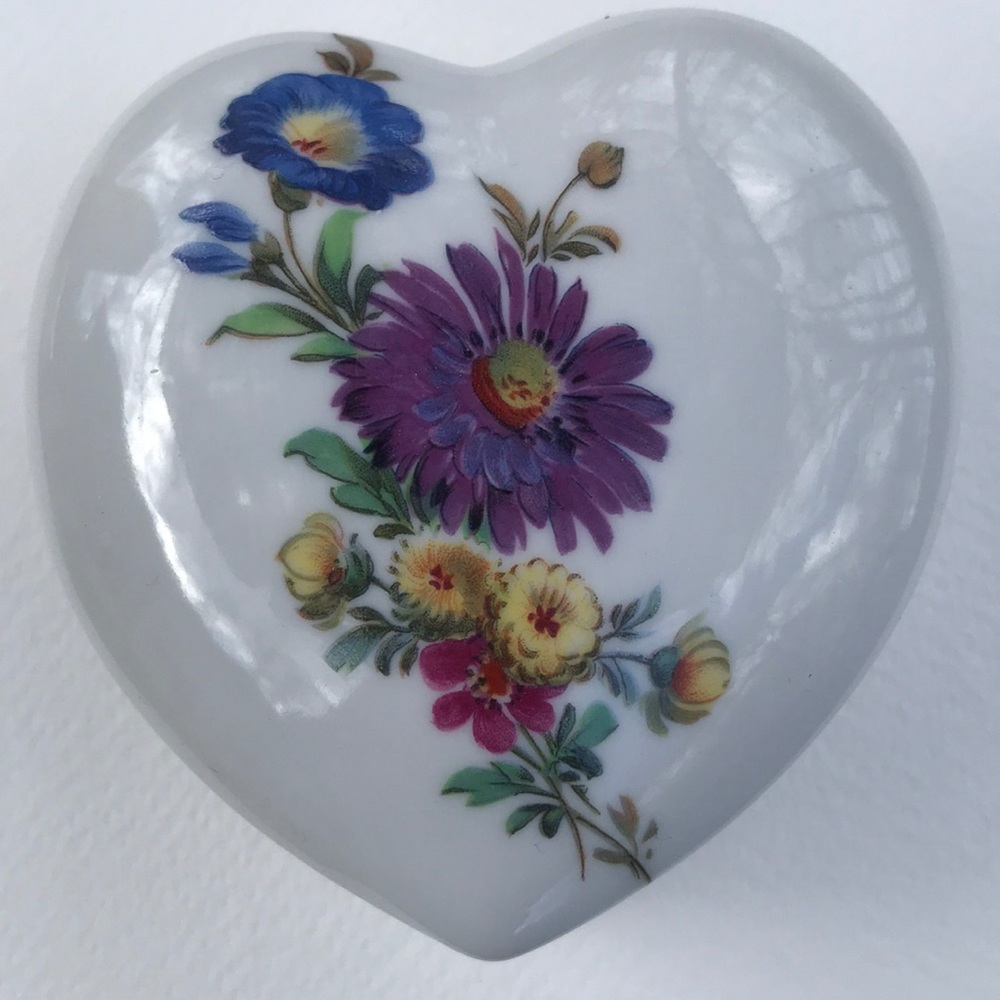 Liette International Heart Shaped Box